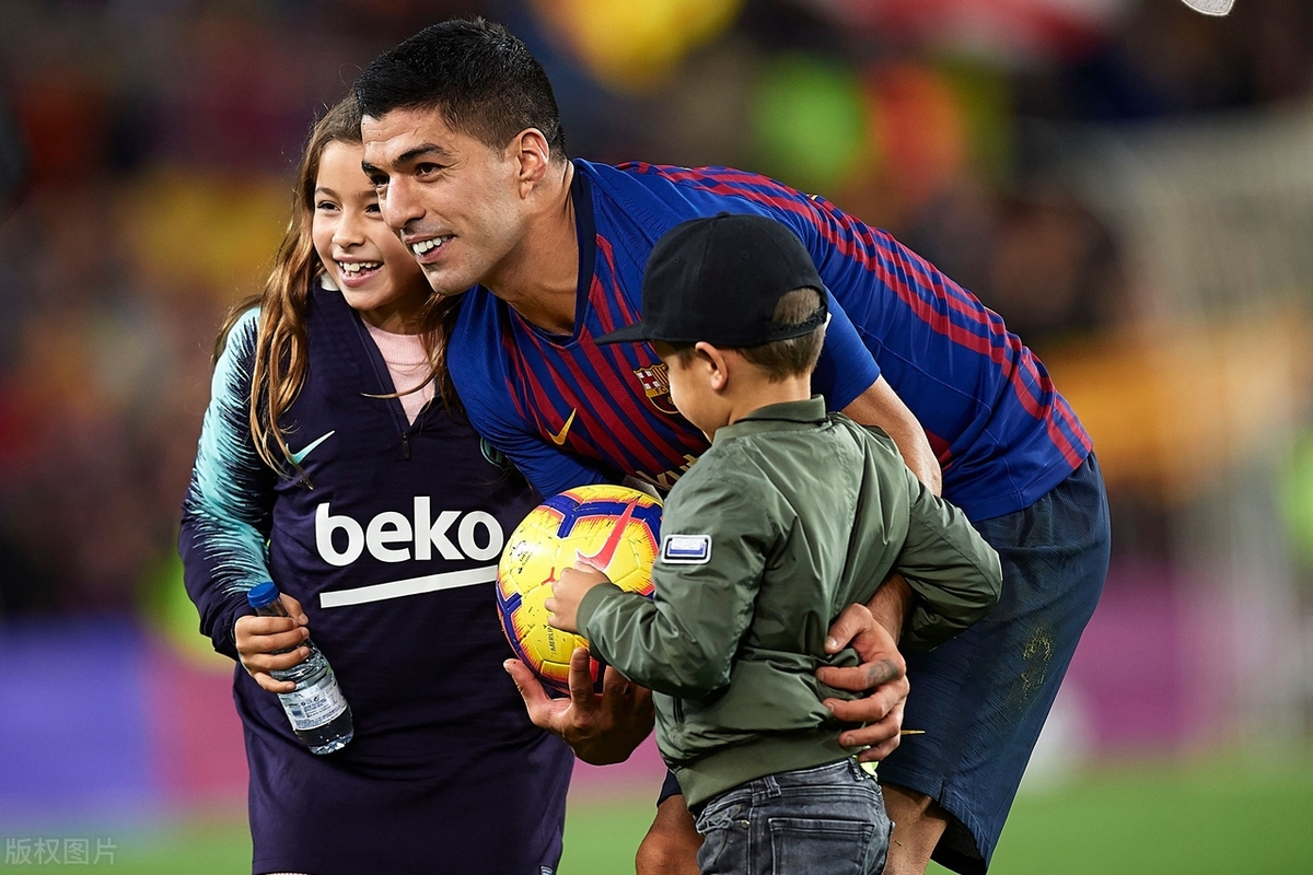 莱万多夫斯基在DWG比赛中赛况扑朔迷离，败北引发热议！